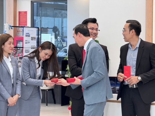 BAN LÃNH ĐẠO BYD THĂM VÀ CHÚC TẾT OWAY SÀI GÒN