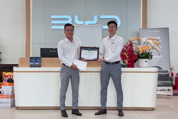 BYD OWAY SÀI GÒN VINH DANH NHÂN VIÊN KINH DOANH XUẤT SẮC NHẤT THÁNG 01/2025